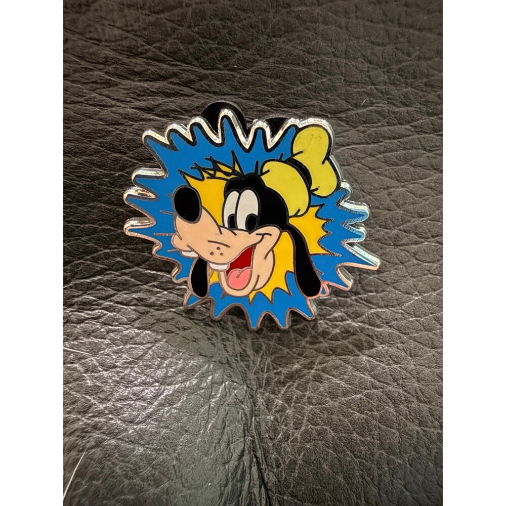 Disney trading pin featuring Goofy’s face on a blue and yellow starburst.